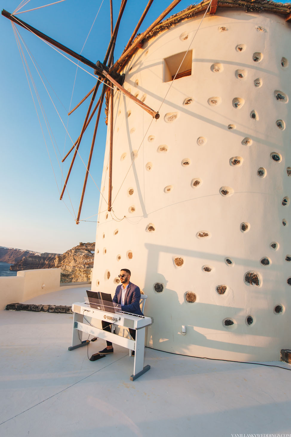 pampas-el-viento-santorini-elopement-wedding-intimate-ceremony-reception